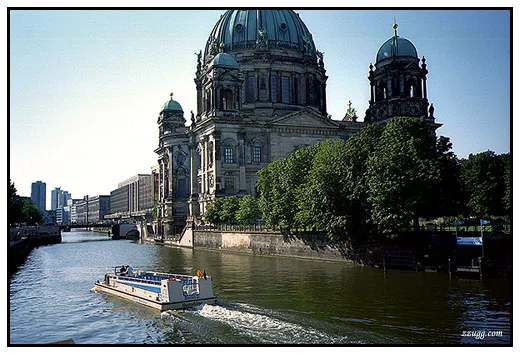 허름하고 음산한 골목과 웅장한 박물관섬의 대비 Berlin D+17, 18