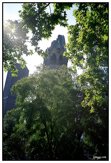 허름하고 음산한 골목과 웅장한 박물관섬의 대비 Berlin D+17, 18