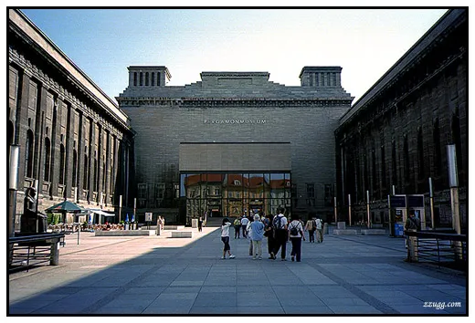 허름하고 음산한 골목과 웅장한 박물관섬의 대비 Berlin D+17, 18